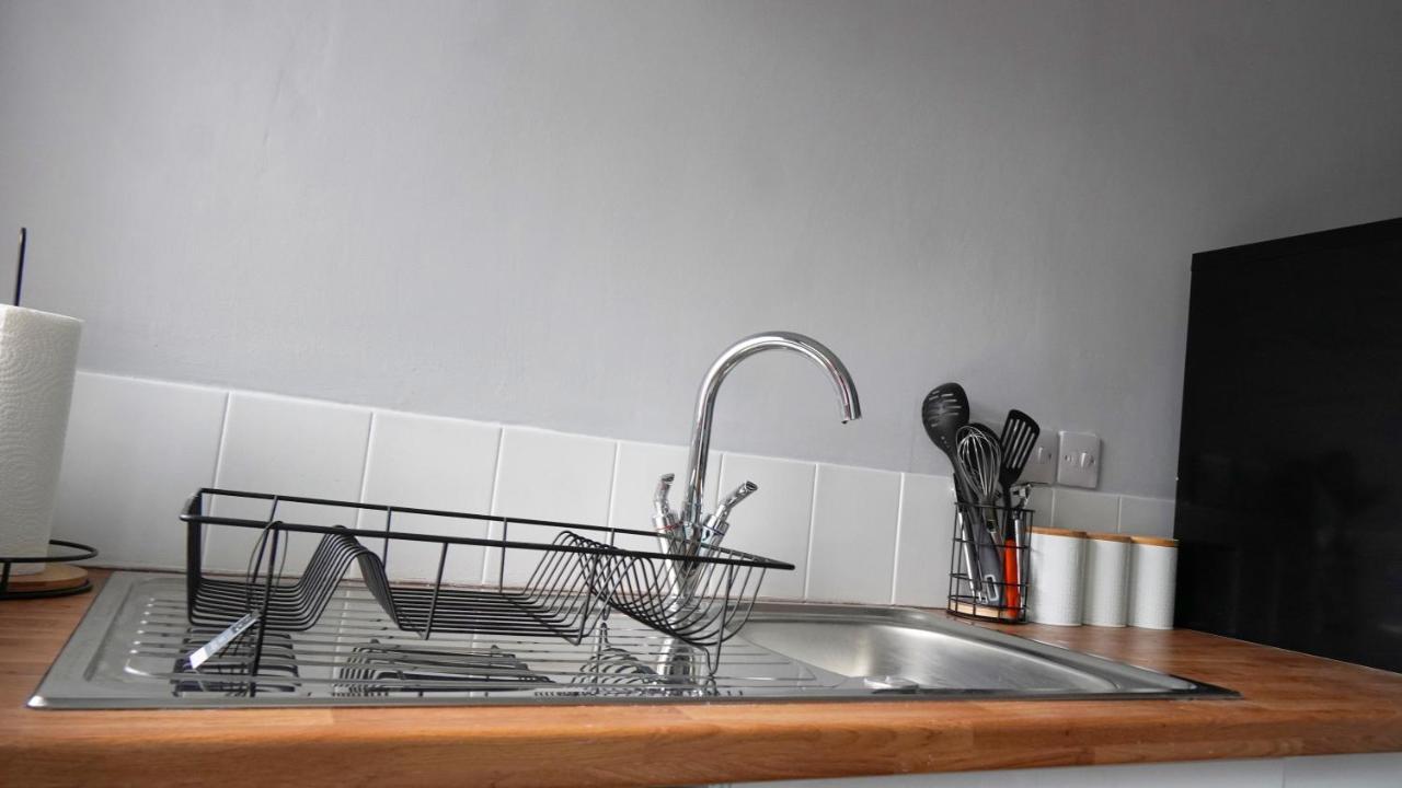 Portobello House - Four Bedroom House Perfect For Contractors - Sleeps 6 - Free Parking 울버햄프턴 외부 사진