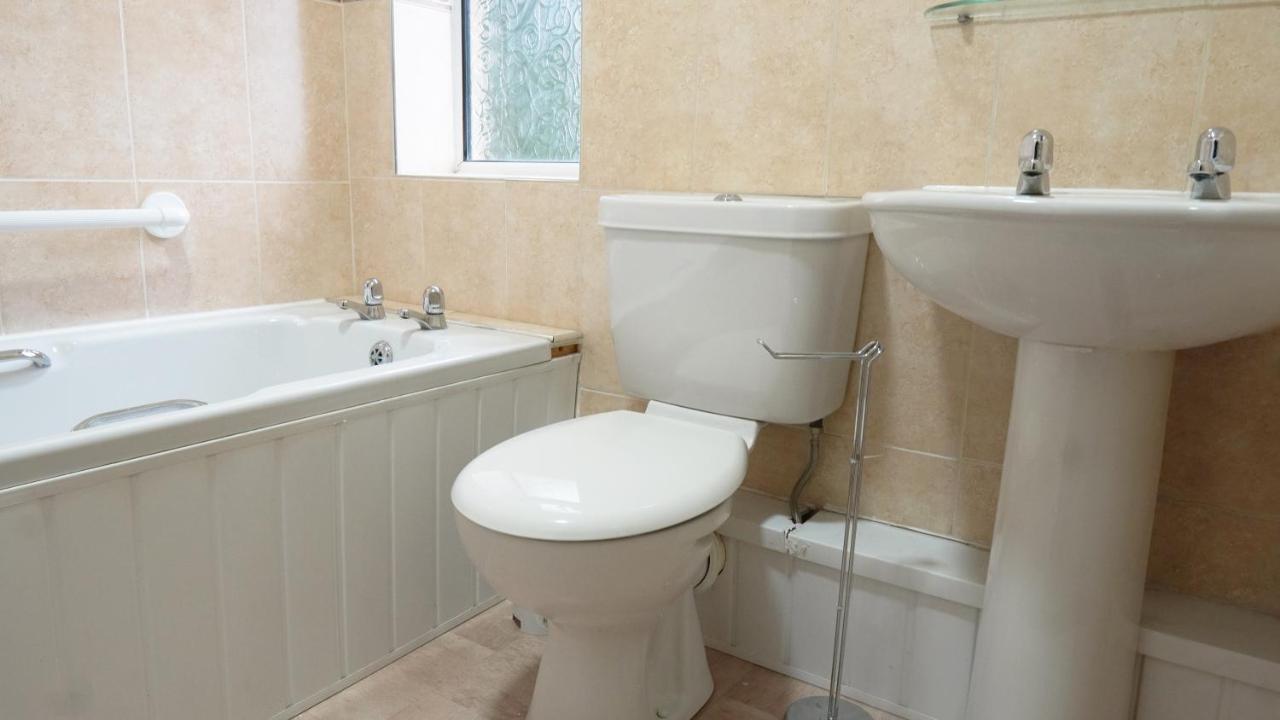Portobello House - Four Bedroom House Perfect For Contractors - Sleeps 6 - Free Parking 울버햄프턴 외부 사진
