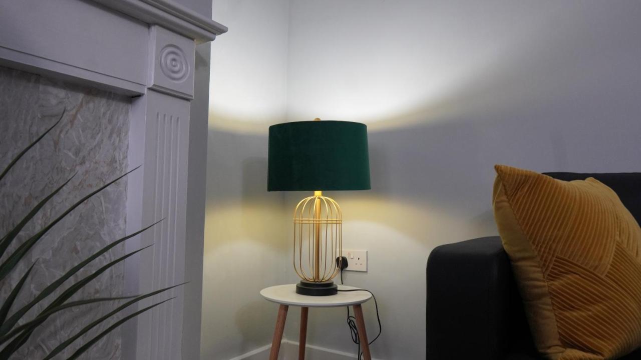 Portobello House - Four Bedroom House Perfect For Contractors - Sleeps 6 - Free Parking 울버햄프턴 외부 사진
