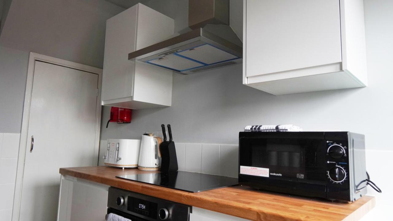 Portobello House - Four Bedroom House Perfect For Contractors - Sleeps 6 - Free Parking 울버햄프턴 외부 사진