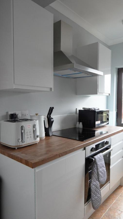 Portobello House - Four Bedroom House Perfect For Contractors - Sleeps 6 - Free Parking 울버햄프턴 외부 사진